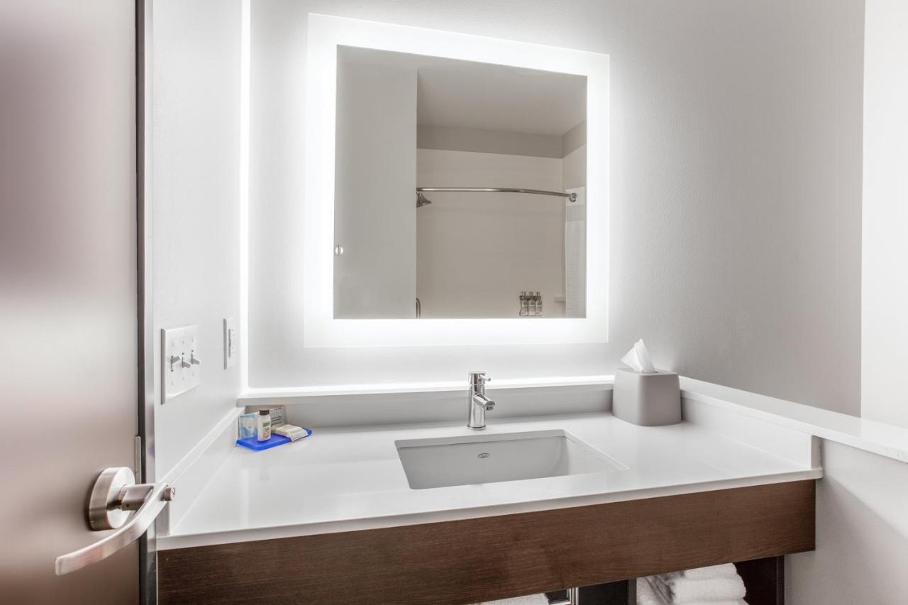 Holiday Inn Express & Suites - Ottawa By Ihg Екстериор снимка