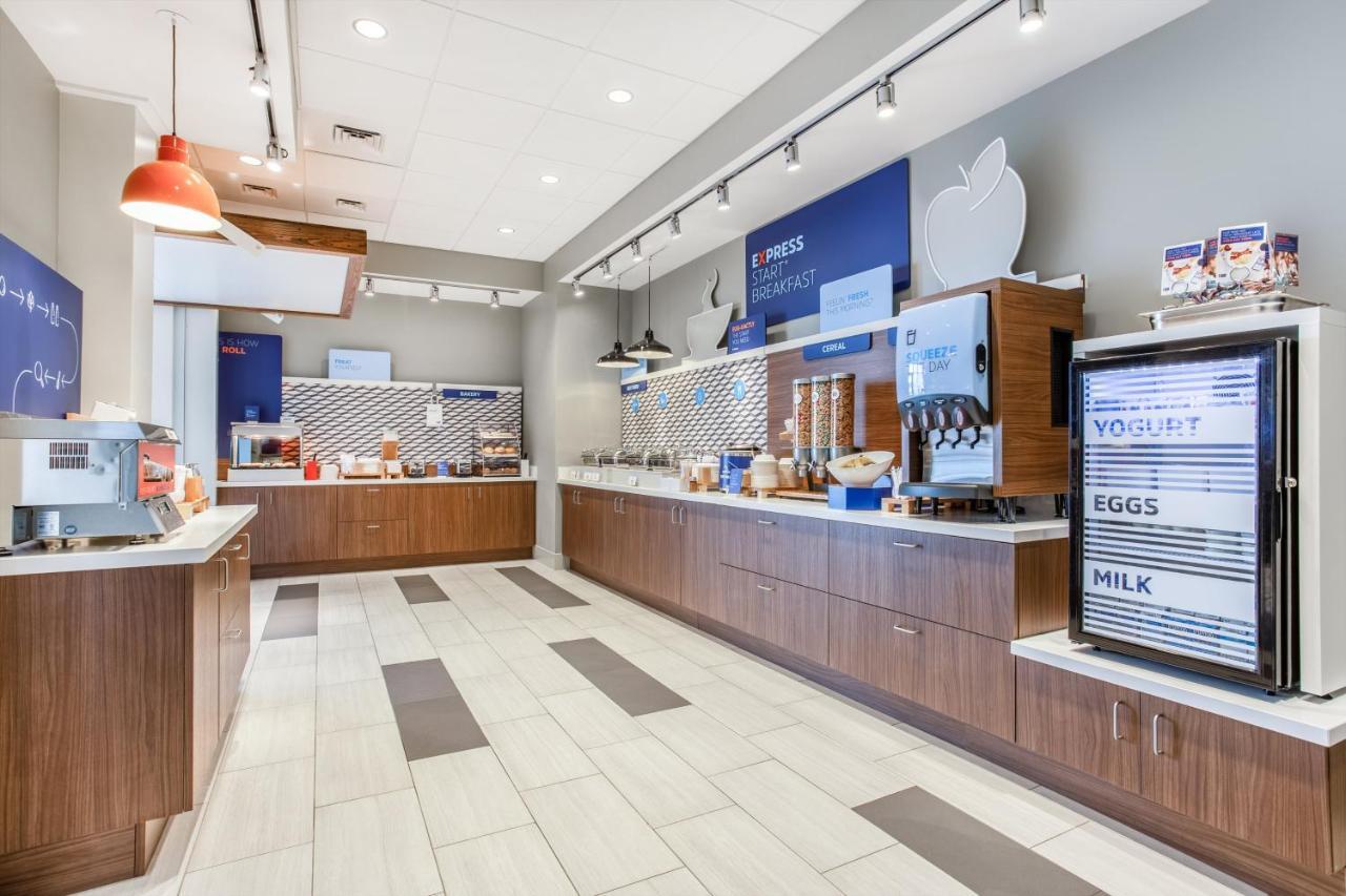 Holiday Inn Express & Suites - Ottawa By Ihg Екстериор снимка