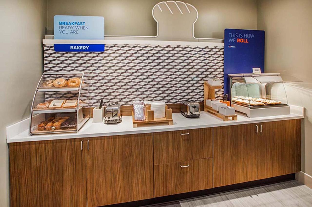 Holiday Inn Express & Suites - Ottawa By Ihg Екстериор снимка